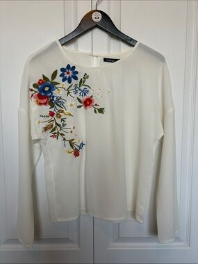 Boohoo Ivory Long-Sleeve Top with Multicolor Floral Embroidery